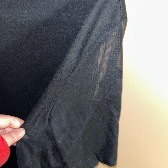 Large Nike tee with mesh detail across - Picture 3 of 8